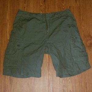 💚Army Green Cargo Shorts💚